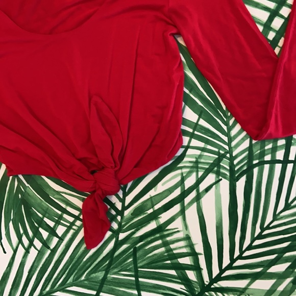 Cropped tie long sleeve top - Picture 2 of 3